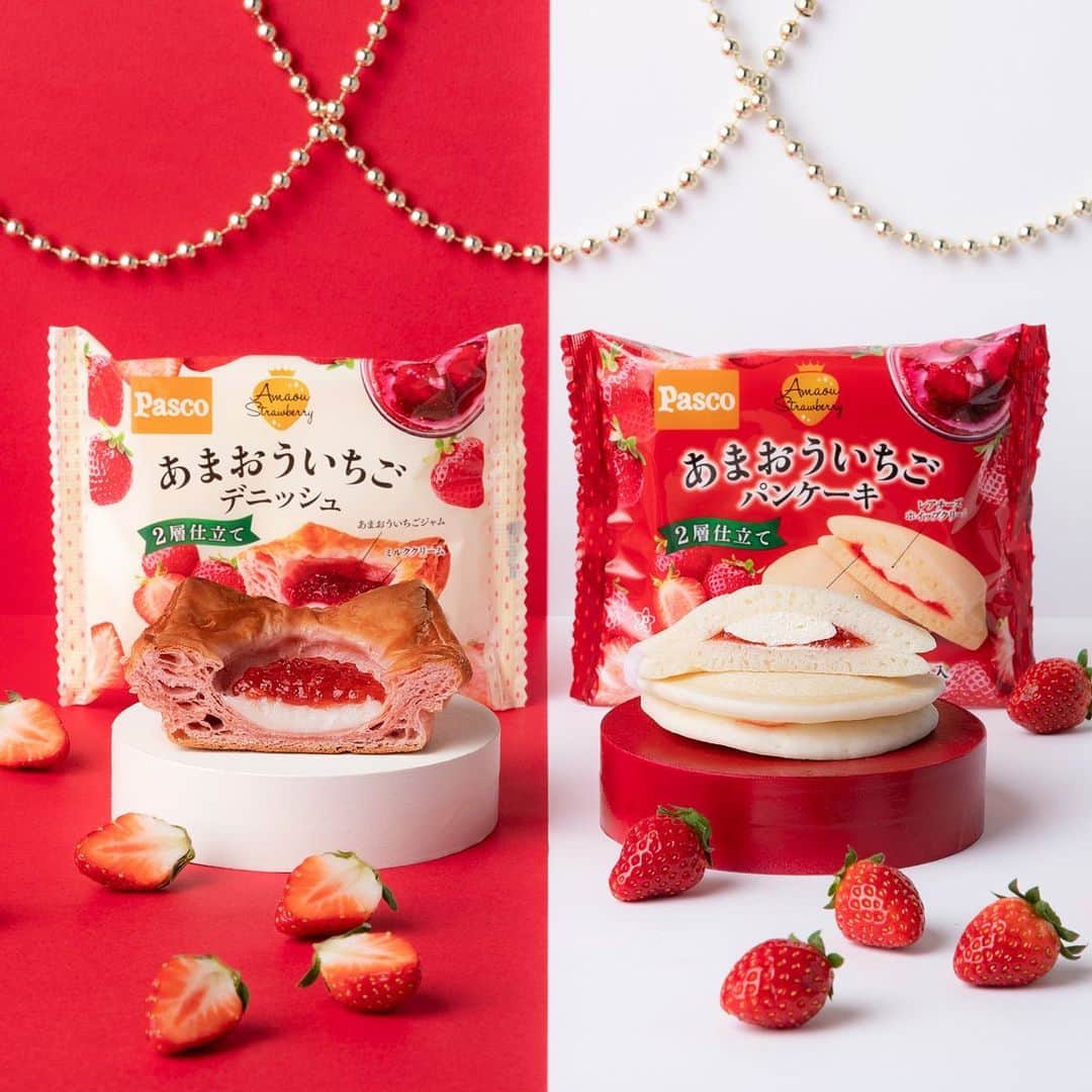 Pasco/敷島製パン株式会社のインスタグラム：「【12月新商品】今年のいちごの新商品は2層でおいしい🍓💕 　 クリスマスが近づいてくるとお店にならびだす、真っ赤ないちごたち🍓 Pascoからも、いちごの旬に先駆けて甘酸っぱい新商品を2品お届けします🍞 2品とも《あ》かくて、《ま》るい、そして《お》おきくて、《う》まい、#あまおういちご のジャムをつかっています😋 　 赤いパッケージの#あまおういちごパンケーキ は、白いパンケーキに、赤いあまおういちごジャムと白いレアチーズホイップクリームを２層でサンド😊 あまおういちごジャムの甘酸っぱさとチーズホイップクリームのすっきりとした味わいが相性バツグンです🍓 　 もう一品は、白いパッケージの#あまおういちごデニッシュ ✨ 赤いデニッシュ生地に白いミルククリームを絞り、上から赤いあまおういちごジャムをのせました🍓甘酸っぱいあまおういちごジャムとほどよい甘さのミルククリームが2層で見た目にもかわいい😍 　 赤白２層仕立ての色合いと味わいを楽しむ菓子パン🍓あなたはどちらを楽しみますか？？ 　 商品詳細はプロフィール(@pasco.jp )から💕  #Pasco #パスコ #新商品 #あまおういちご #いちご #いちご味 #あまおういちごパンケーキ #あまおういちごデニッシュ #いちごジャム #チーズホイップクリーム #ミルククリーム #可愛い #いちご好きな人と繋がりたい #菓子パン」