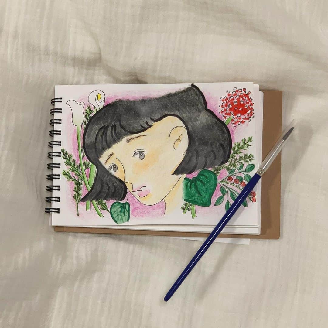 仲美咲のインスタグラム：「イラスト第二弾👩🏻‍🎨🌈 . 色鉛筆の上に少しお水を垂らして描いたよ（そういうセットが売ってただけ笑） . 上手い下手は置いといて 意外と描いてる時集中してて時間があっという間😮😮 . 絵は色んな人のイラストや写真を参考にしました🙇 . #イラスト#色鉛筆#なんか上手くいかなかった#時間があったらまた書くね」