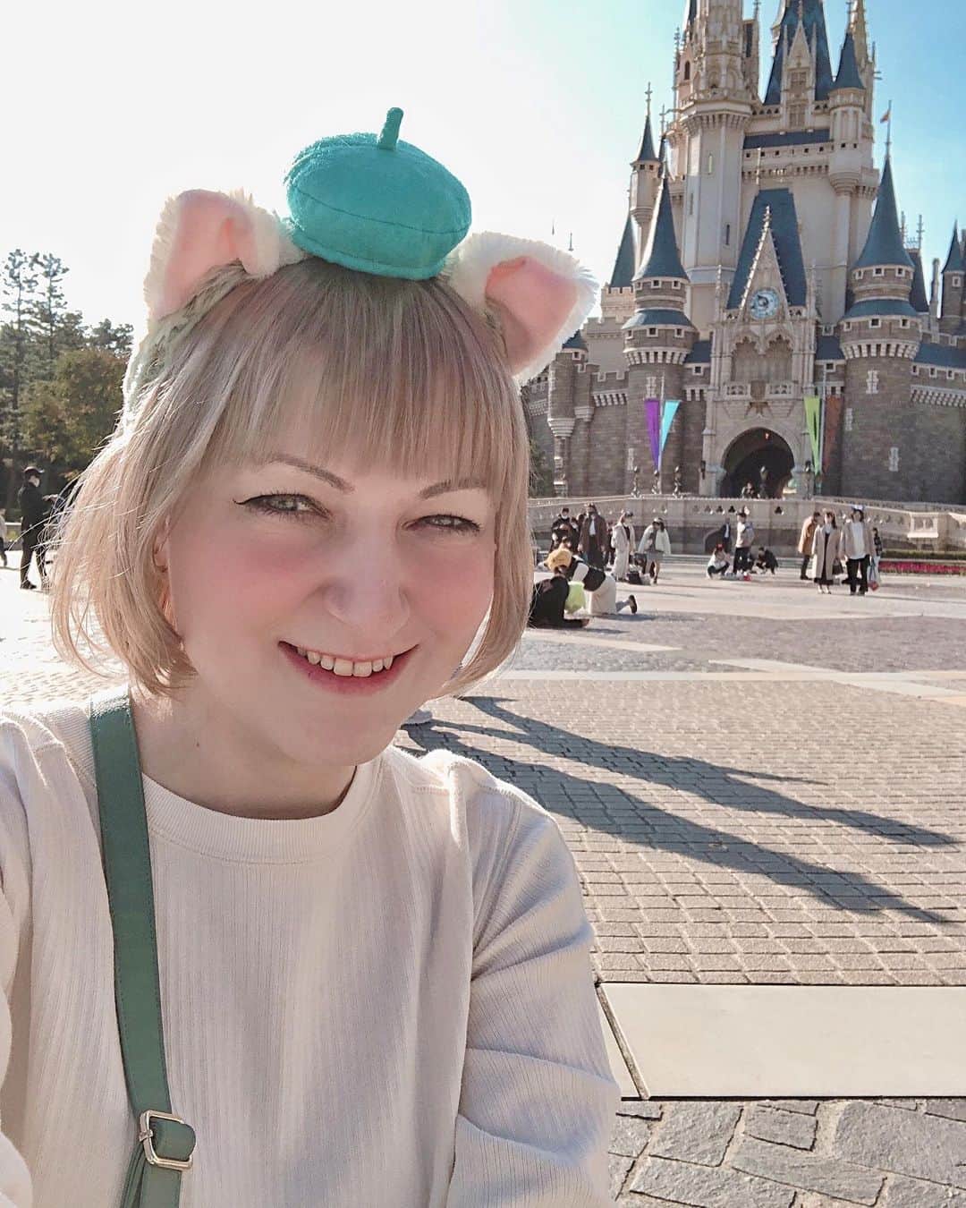 Jenyaのインスタグラム：「ディズニーランド 年パスの最後の当選。  来年年パスが復活したら、２人分買おうと思います😌  エントリー受付、全部外れたけど、楽しい思い出たくさん出来ました❤️  @tokyodisneyresort_official @disneycoordinate   #親バカ部 #ママとこ #コドモノ #ベビーモデル #ベビー服 #ママライフカメ #コドモダカラ #キッズファッション #キッズモデル #ハーフキッズ #子供写真 #3歳8ヵ月　#mamagirl #オシャレキッズ #ベビフル #ママリ #ママポスト　#メルママ　#Kissカメラ #moments_of_childhood #bestphoto_japan #ポトレ撮影隊　  #tokyodisneyland #ディズニーランド #disney #disneyland #mytokyois」