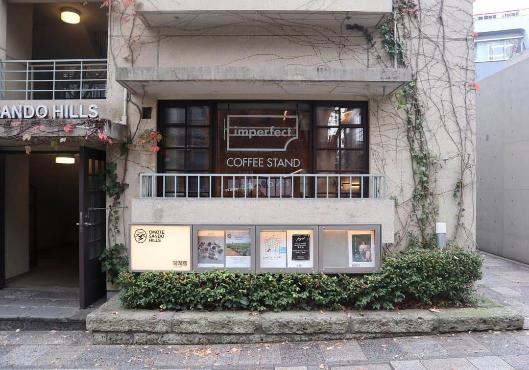 石井輝明さんのインスタグラム写真 - (石井輝明Instagram)「表参道。 表参道で散髪して、麻布十番で整体して、これから永田町でコーヒー関連のお仕事。 これが東京です。  #imperfect #cafe #coffee #カフェ #喫茶店 #東京カフェ #表参道カフェ #カフェ芸人 #中も外も整えていかないと #それが東京 #東京はおそろしい街 #食うか食われるか #それが東京 #僕は食いも食われもしないけど #それが石井」12月2日 16時07分 - comandanteishii