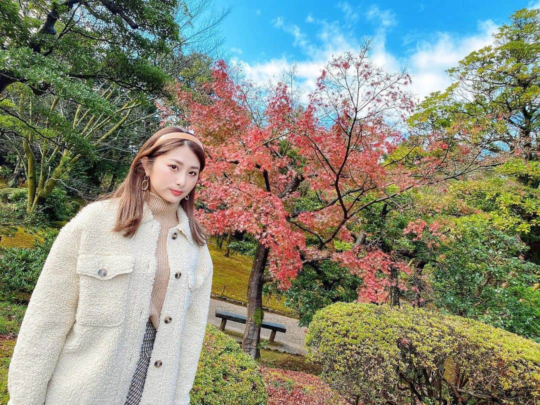 青野美沙稀さんのインスタグラム写真 - (青野美沙稀Instagram)「兼六園の思い出写真ラスト🍁﻿ ﻿ そういえば！﻿ もう１２月に突入してましたね😳✨﻿ ﻿ 早い早い早い〜！﻿ ﻿ クリスマス🎄もくるし﻿ 楽しい気持ちをたくさん持って﻿ 毎日過ごしましょうね🎶🎶﻿ ﻿ #金沢 #兼六園 #金沢城 #kanazawa﻿ #kenrokuen #紅葉 #紅葉狩り #もみじ #🍁﻿ #自然 #mapleleaf #mapletree﻿ #秋 #autumn #japaneseautumn」12月2日 16時12分 - misaki_aono