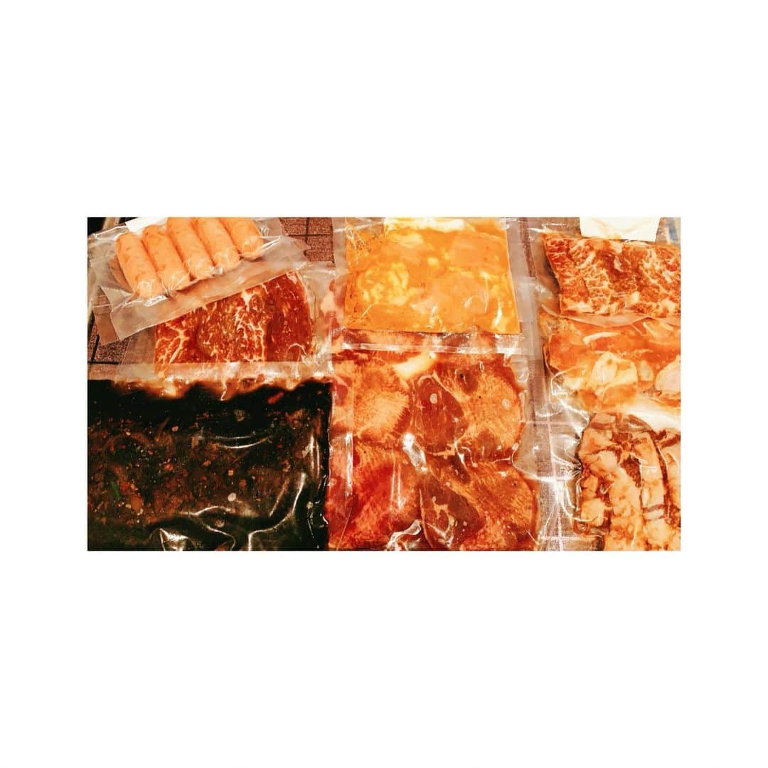 佐藤あり紗さんのインスタグラム写真 - (佐藤あり紗Instagram)「. . . 自宅でお肉の食べ比べ🥩 くらべこ🐮　@yakiniku_kurabeko  を、取り寄せました👍 . . 本当にお肉大好き😘 お家でいろいろな種類のお肉を食べることができて とても便利(*´-`)✨ 特にブラックステーキの美味しさに 虜になりました🐿 . #くらべこ #ブラックステーキ #おうち焼肉 #お取り寄せグルメ #おうち時間　#ステイホーム　#自宅で充実　#充実 #お取り寄せ肉 #pr #eat #食事　#佐藤あり紗　#バレーボール」12月2日 16時17分 - arisa_chu