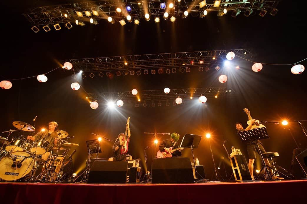 MONOEYESのインスタグラム：「2020.12.01 MONOEYES Semi Acoustic Live Tour 2020 Zepp Tokyo Day1 Photo by Maki Ishii monoeyes」