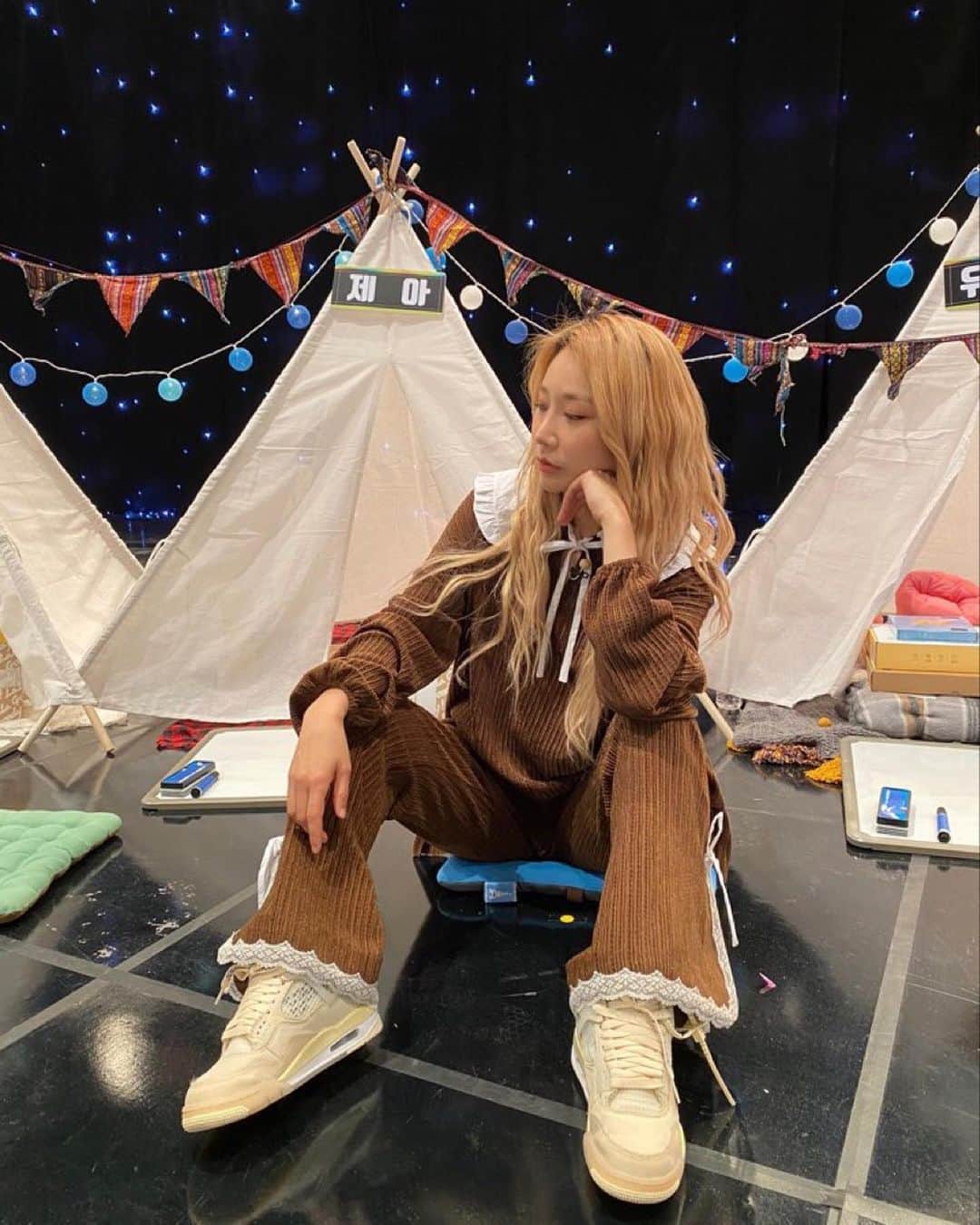 ジェアのインスタグラム：「오늘 저녁 7시!! #mnet mama능력고사 ‘꼭가마’ 본방사수!! #2020mama 를 기다리시는 팬분들 함께해요 🐥🐥」