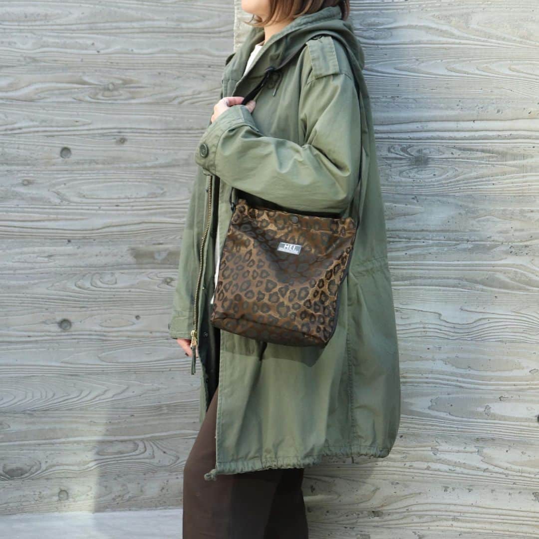 MEI(メイ) のインスタグラム：「URBAN collection  MEI-000-201016 New Leopard JQD Vertical Shoulder Bag ¥4,900  #mei #meibag #mei_bag #メイ #メイバッグ #reopard #レオパード #shoulderbag #ショルダーバッグ #daily #普段使い #outdoor #アウトドア #camp #キャンプ」