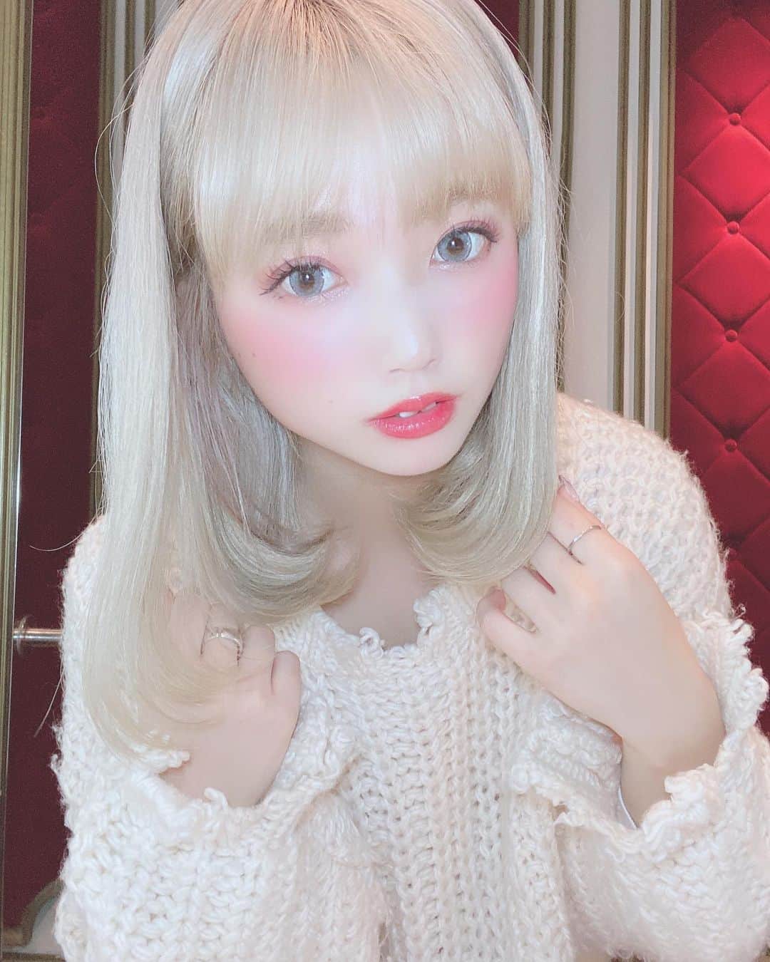 yokoのインスタグラム：「. 魔法が使えたら 引っ越し準備すぐ終わるのに、、 . . . . . . . . . . . . . . . . . . . #エンタメ活動を止めない #アジア一のエンターテインメント #burlesque#burlesque lesquetokyo#バーレスク東京#ダンサー#透明少女#model#hairmake#makeup#love#ootd#fashion#instagood#instalike#instafashion#tokyo#white #오오티디‭#셀카#메이크업#머리스타그램 #お洒落さんと繋がりたい#カメラ好きな人と繋がりたい#モデル#東京」
