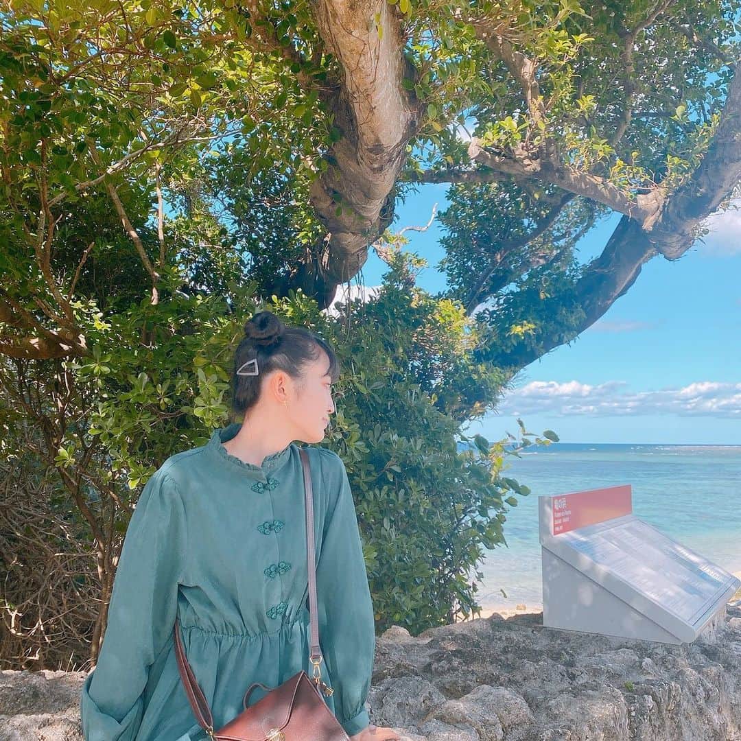 堀口日萌のインスタグラム：「. 2日目🌞💦 美ら海と今帰仁城🏯 海も水槽も綺麗すぎてリトルマーメイド🌟🌟🌟 水が透明すぎて距離感掴めんくなった ダイブはできませんでした💦 またします💦💦  ポーズは気にしないでください #沖縄#okinawa#美ら海水族館#今帰仁城#海#sea#beach」