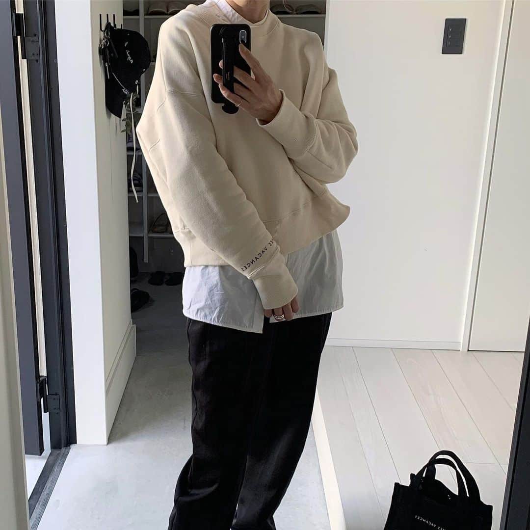 Mie Kawanoのインスタグラム：「サステイナブルで優しい服 をコンセプトにしたブランド𓅯  @mes_vacances_official の プルオーバーとても厚い生地で暖かくて 着心地もgood♡ バッグもコンパクトでちょっとした お出かけに持ちやすい♪ 12/1〜12/6までキャンペーンで  ・新規会員登録1,000pointプレゼント ・10,000円以上購入で送料無料 になるそうです♪  #ミヴァコンス  #MESVACANES #sustainable  #botanical  #organic #pr」