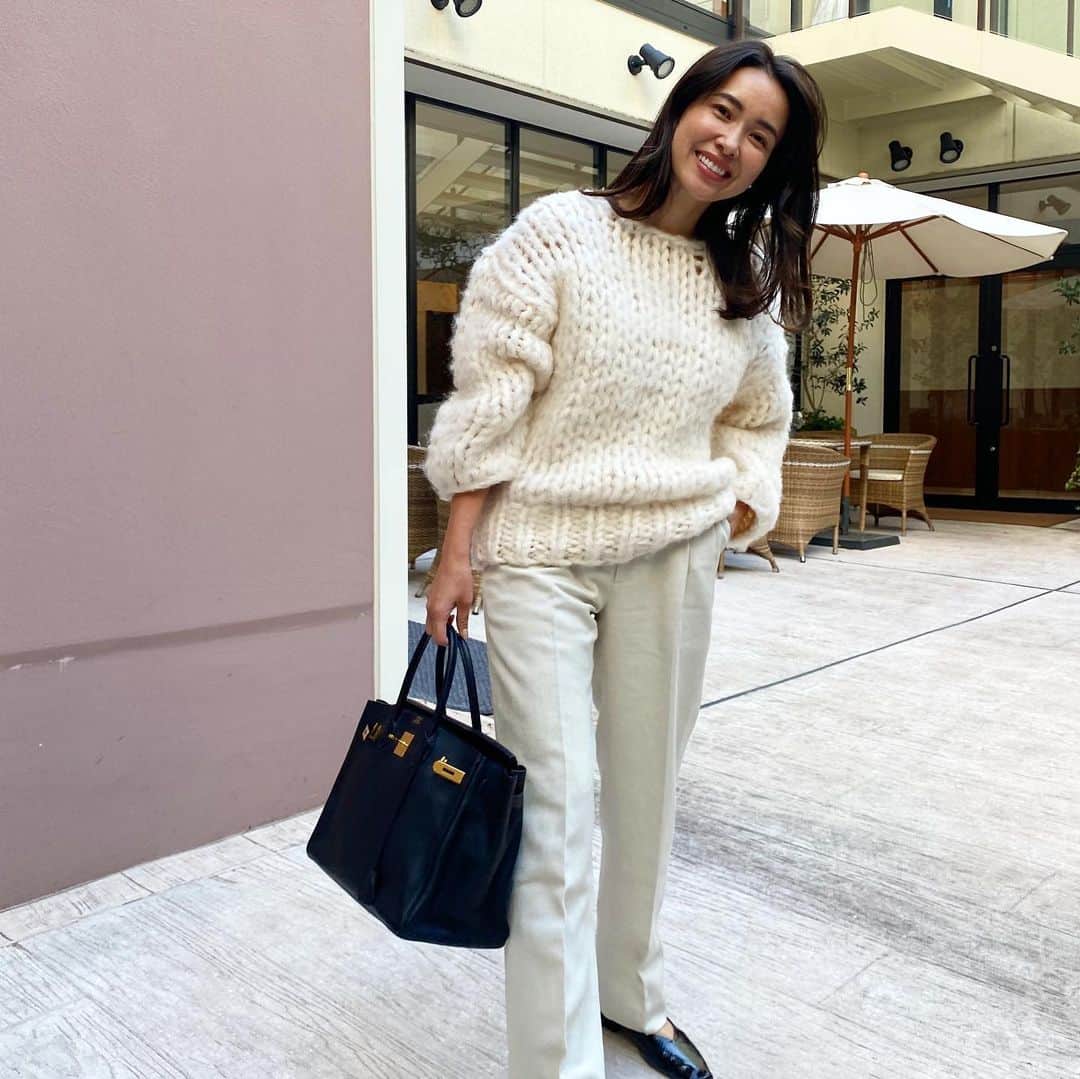 IIDA YURIさんのインスタグラム写真 - (IIDA YURIInstagram)「久しぶりに太めのパンツ💛 . シンプルがすき💛  . ニットは　@etretokyo   完売になる前に買えてよかった💛 #コーディネート#ママコーデ」12月2日 17時06分 - yurima_ma