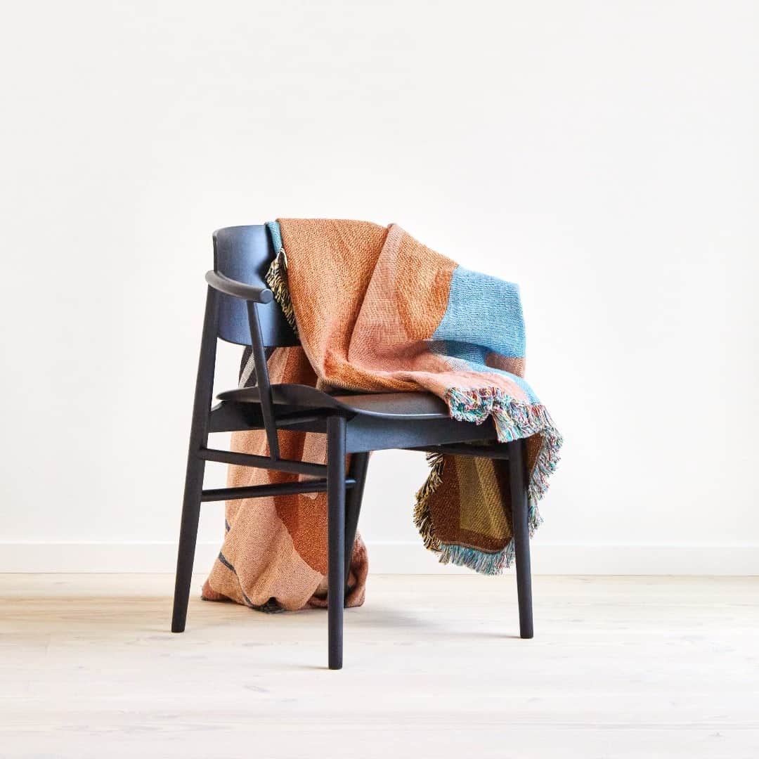 フリッツハンセンさんのインスタグラム写真 - (フリッツハンセンInstagram)「Millimetre by millimetre  the N01™ chair by nendo is an illustration of beauty and functionality.   Foto: @jenny_sundby_photo  Styling: @lumierebricoleur  #fritzhansen #N01 #nendo #designchair #chairs #Interiordesign #furnituredesign  #프리츠한센  #フリッツハンセン」12月2日 17時00分 - fritzhansen