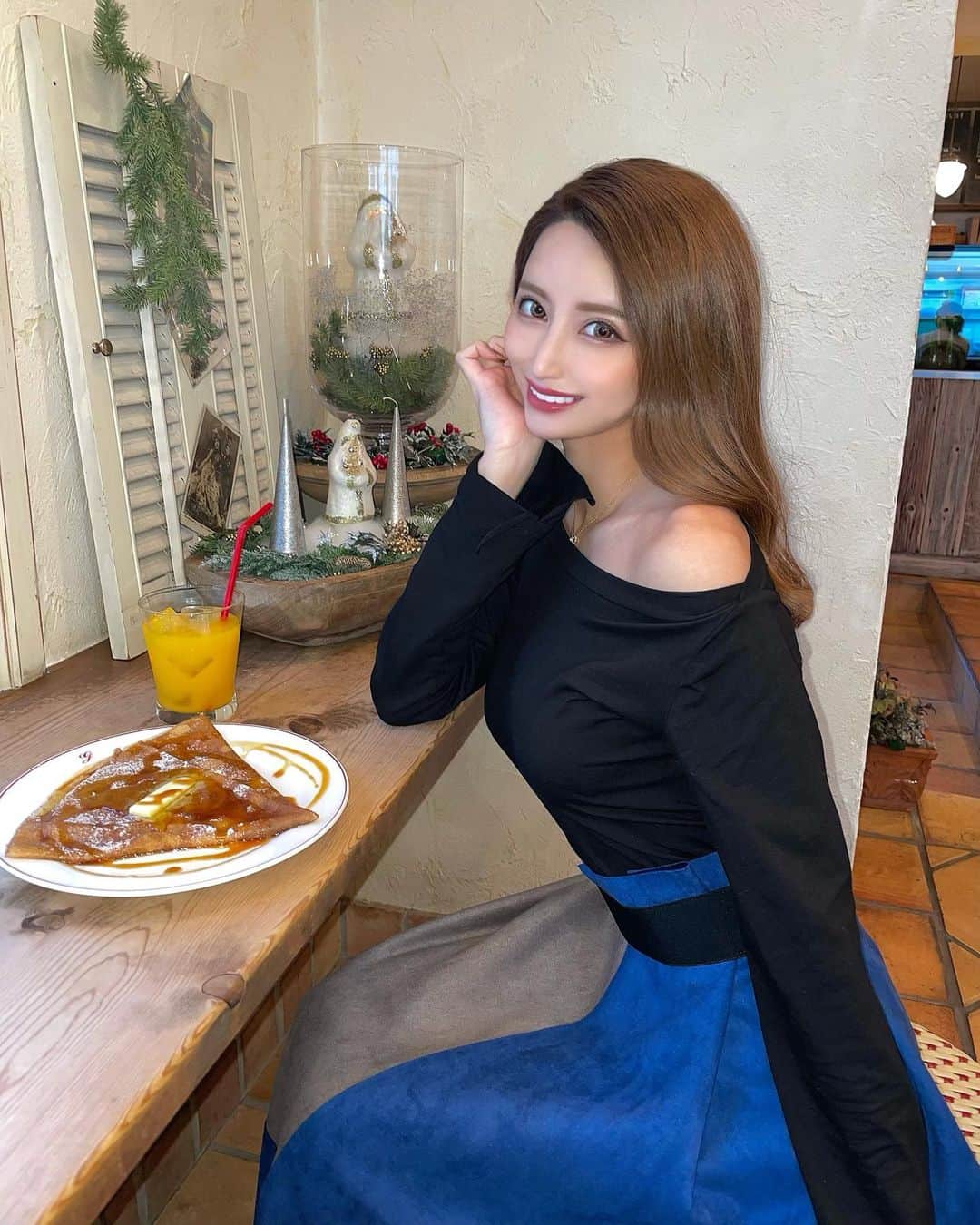 ほずにゃむさんのインスタグラム写真 - (ほずにゃむInstagram)「だいすきなガレットたべに😍💋 @selectshop_fordate  秋色セットアップ💙きゃわ❤︎ . @private.beauty_salon  お肌のメンテはここでしてるよ‪🥰 ニードレスインジェクターで ヒト幹細胞とビタミンCダブル打ち してきたょ～💉💋 . #ootd #美容」12月2日 17時00分 - hozunyam0818
