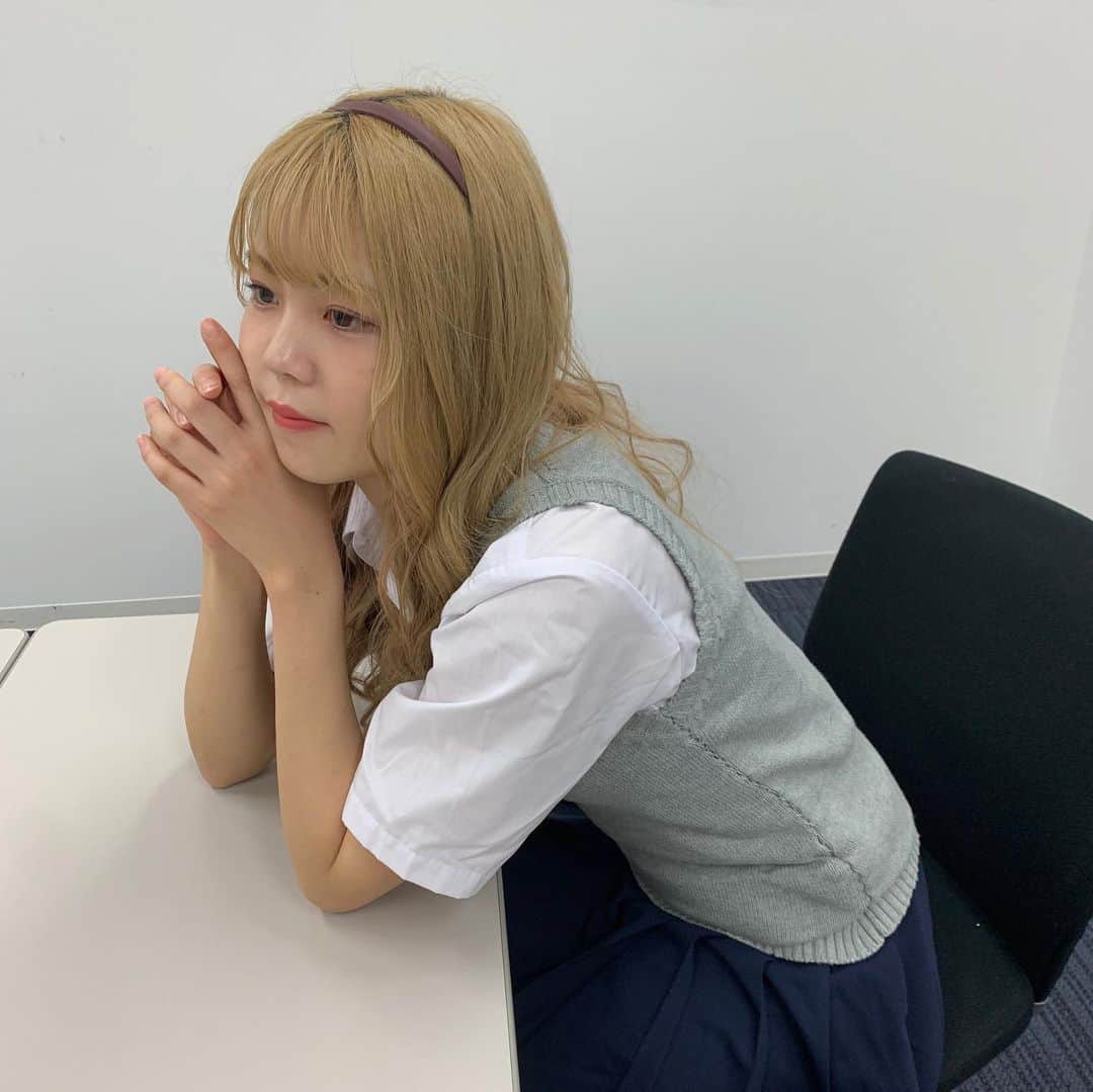 MANA（宮本茉奈）のインスタグラム：「子供になりたいって思ったら大人になった証拠﻿ って誰か言ってたなぁ﻿ ﻿ YouTube企画で制服着た☺︎﻿ 来週火曜日に更新されるから待ってて﻿ ﻿ #制服 #韓国風 #韓国風制服 #なんちゃって制服」
