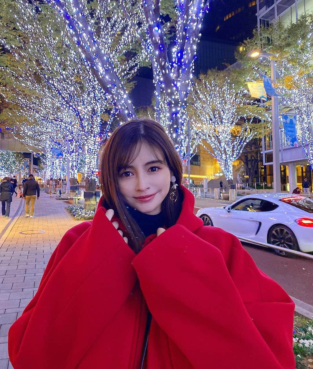 得あゆさんのインスタグラム写真 - (得あゆInstagram)「12月もよろしくお願いします❤️ 12月は写真集がいよいよ発売！します！ どきどきどき。。。❤️ 私の人生の集大成！(大袈裟？笑) 我が子のような可愛い写真集を どうぞよろしくお願いします❤️ ・ ・ ・ ・ ・ ・ ・ ・ ・ ・ #12月#写真集#集大成#よろしくお願いします#師走#年末#クリスマス#クリスマスプレゼント#赤#コート#サンタ#イルミネーション#綺麗#2020#車#クリスマスツリー#綺麗な景色#夜景#ナチュラルメイク#デート#クリスマスケーキ#インスタ映え#カメラ女子#グラビア#illumination#christmas#christmastime#christmastree#coat#santaclaus」12月2日 17時12分 - tokuayu819