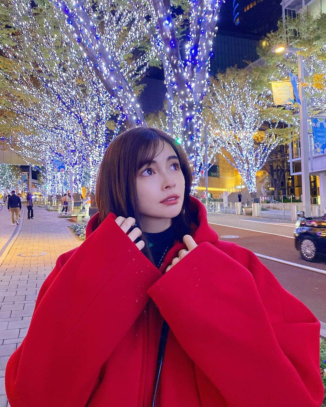 得あゆさんのインスタグラム写真 - (得あゆInstagram)「12月もよろしくお願いします❤️ 12月は写真集がいよいよ発売！します！ どきどきどき。。。❤️ 私の人生の集大成！(大袈裟？笑) 我が子のような可愛い写真集を どうぞよろしくお願いします❤️ ・ ・ ・ ・ ・ ・ ・ ・ ・ ・ #12月#写真集#集大成#よろしくお願いします#師走#年末#クリスマス#クリスマスプレゼント#赤#コート#サンタ#イルミネーション#綺麗#2020#車#クリスマスツリー#綺麗な景色#夜景#ナチュラルメイク#デート#クリスマスケーキ#インスタ映え#カメラ女子#グラビア#illumination#christmas#christmastime#christmastree#coat#santaclaus」12月2日 17時12分 - tokuayu819