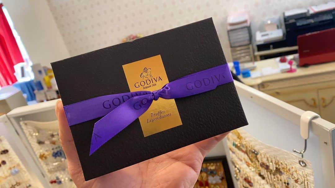 楽しんごさんのインスタグラム写真 - (楽しんごInstagram)「#vip #godiva #チョコレート」12月2日 17時17分 - tanoshingo.official