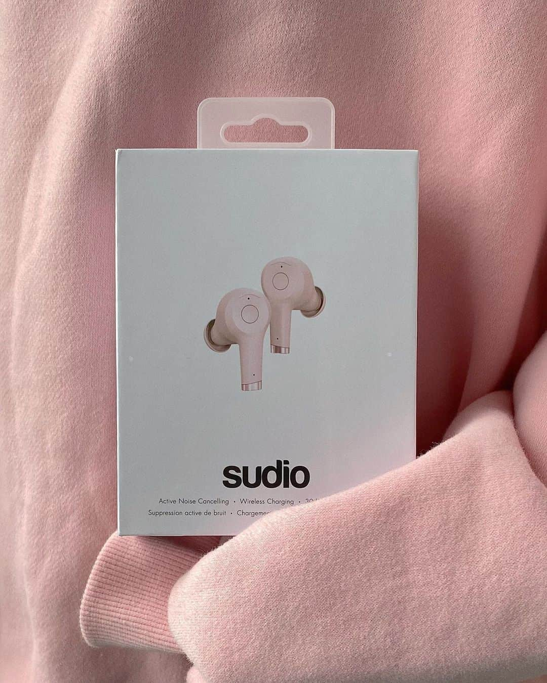 河﨑莉奈さんのインスタグラム写真 - (河﨑莉奈Instagram)「wirelessearphones🎀💗   @sudio 🎵　 クーポンコード "rina" で15%off🤍  2021年2月23日までだよ➿💕  #sudio #sudiomoments #sudiojp #shapingsound #wirelessearphones」12月2日 17時22分 - rinya5588