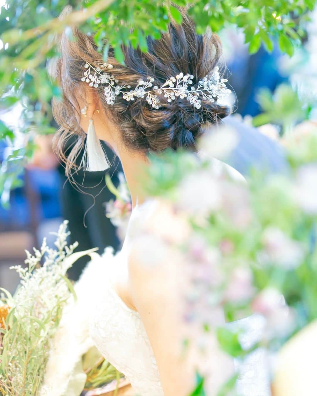 KIYOMIZU京都東山 公式さんのインスタグラム写真 - (KIYOMIZU京都東山 公式Instagram)「. 花嫁さまにとって特別で大切な日*  どんな瞬間でも、自然体な美しさを より一層引き立たせるために ヘアメイク、そして花嫁姿を引き立てる 会場装飾にもこだわりを込めます＊ . ---------------------- . @kiyomizu_kyoto_higashiyama をフォローし 【#kiyomizu京都東山】で検索してくださいね❖ . #スタイルズ花嫁 #kiyomizu花嫁  #dress #kyoto #kiyomizu #wedding #ウェディングレポ #チャペル #ブライダルフェア #プレ花嫁 #卒花 #結婚式 #結婚式場 #結婚式準備 #京都 #京都花嫁 #関西花嫁 #京都婚 #令和花嫁  #大人花嫁 #DRESSY花嫁 #シェアーズヘアメイク #ウェディングヘア #シニヨンヘア #ナチュラルウェディング #ブライダルアクセサリー #おしゃれ花嫁 #花嫁コーディネート」12月2日 17時23分 - kiyomizu_kyoto_higashiyama
