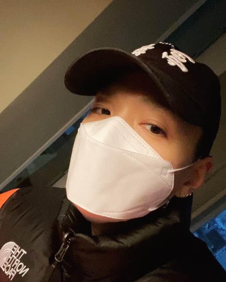 サイモンD のインスタグラム：「수험생들 모두 화이팅 열심히 공부한만큼 좋은 성적 나올거야 아마두」
