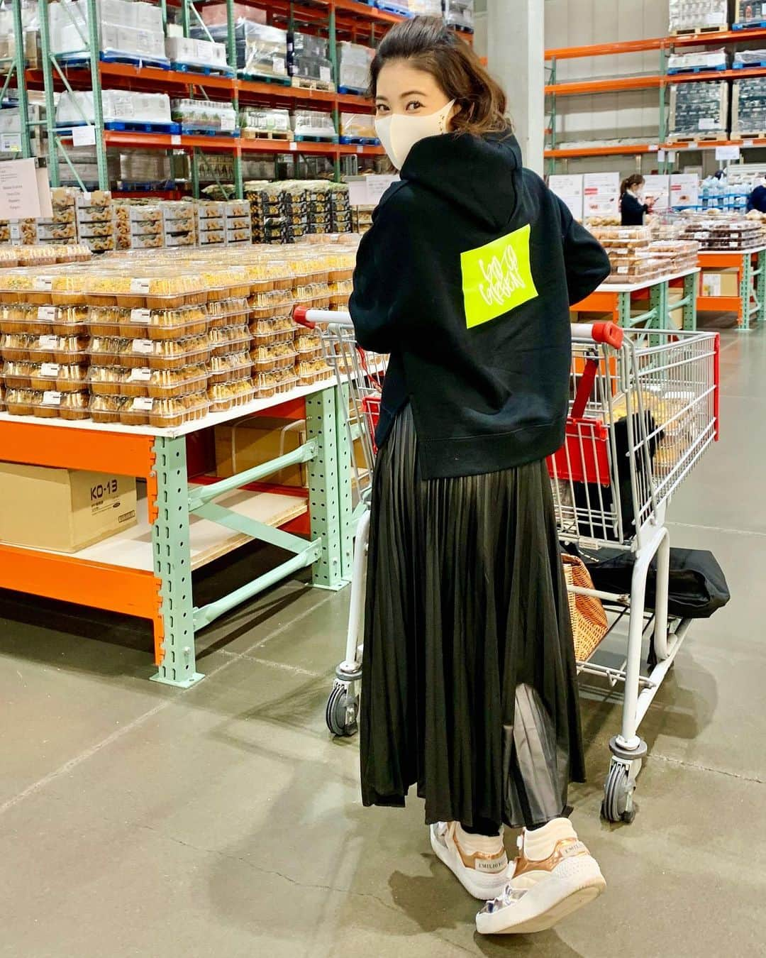 吉田玲奈さんのインスタグラム写真 - (吉田玲奈Instagram)「✪✪✪ Costcoは夢の国🌈 #costco  #gotogreen  #archivio #パーカーコーデ」12月2日 17時45分 - reina.yoshida.ciel.1218