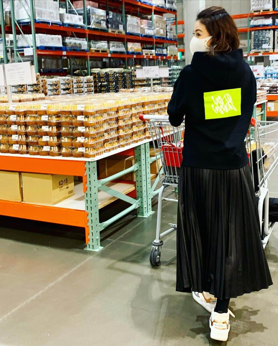 吉田玲奈さんのインスタグラム写真 - (吉田玲奈Instagram)「✪✪✪ Costcoは夢の国🌈 #costco  #gotogreen  #archivio #パーカーコーデ」12月2日 17時45分 - reina.yoshida.ciel.1218