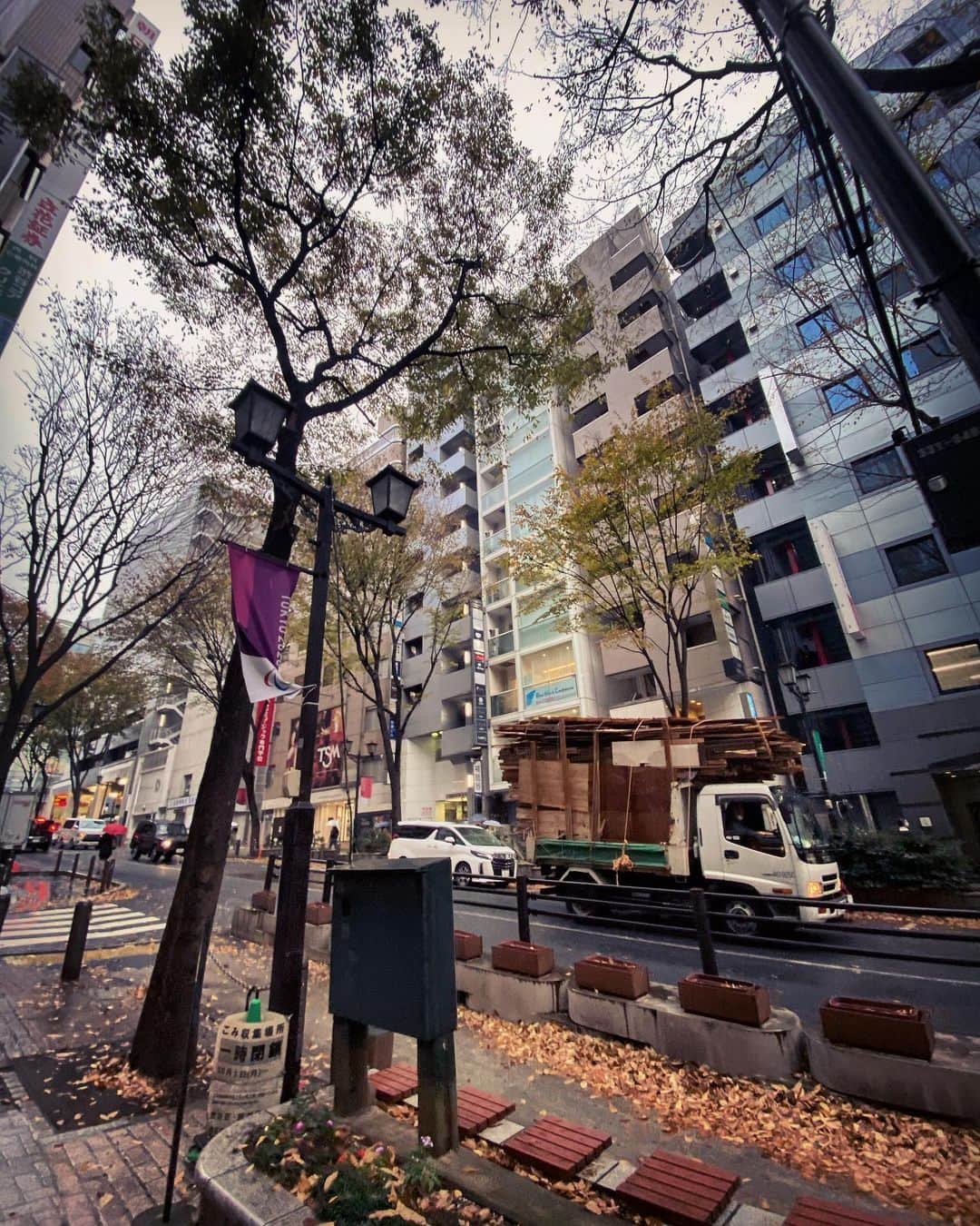 宍戸開さんのインスタグラム写真 - (宍戸開Instagram)「#streetphotography #storyofthestreet #streetoftokyo #streetcinematography #kaishishido #iphone11pro #photography #photographer #photooftheday」12月2日 17時58分 - kaishishido