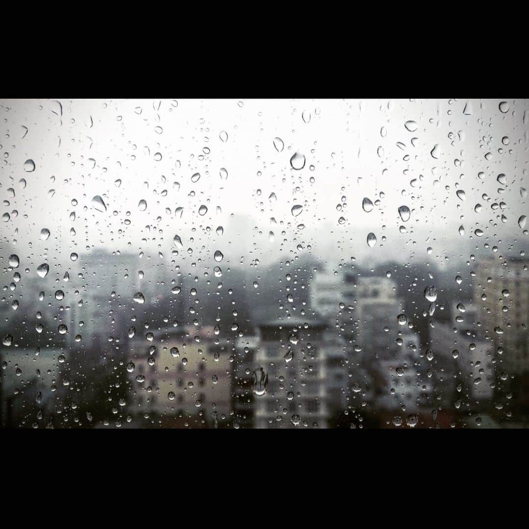 Hiroさんのインスタグラム写真 - (HiroInstagram)「雨。  #12月になっちゃったね #もう今年もあと1ヶ月  #寒くなってきたから #みんなも体調気をつけてね」12月2日 17時54分 - hiro_mfs_official