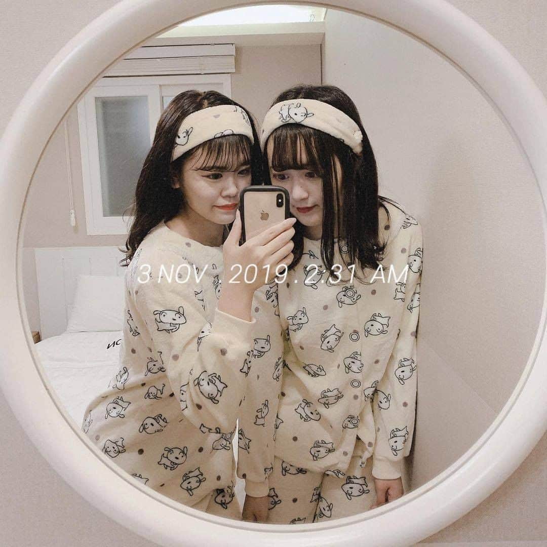 R i R y (リリー)さんのインスタグラム写真 - (R i R y (リリー)Instagram)「『 #パジャマパーティー ♡』　　  かわいいパジャマを2人で着るとさらに可愛く見える、、💗 ヘアバンドもお揃いでかわいい、、！  Photo by﻿ @noa_thankyou  @mizmin3 @haruu._.ka @pinom___ ✴︎---------------✴︎---------------✴︎﻿ ﻿ ▶▶Instagram・Twitter・TikTokで掲載する写真を募集中📸﻿ カワイイ写真が撮れたら、@velle.jp をタグ付けするか、ハッシュタグ #velle_jp をつけて投稿してみてね♪﻿ ﻿ velle編集部と一緒にカワイイで溢れるvelleを創っていこう😚🤍  ✴︎---------------✴︎---------------✴︎﻿ #ルームウェア #ルームウェア女子 #pajamaparty #パジャマ #パジャマ女子会 #お泊まり #お泊まり会 #treatürself #GU #部屋着 # #slumberparty #パジャマ女子会 #パジャマ女子 #パジャマコーデ #ルームウェア #韓国ファッション #ホテル #ホテル女子会 #クレヨンしんちゃん #クレヨンしんちゃんパジャマ」12月2日 18時00分 - velle.jp