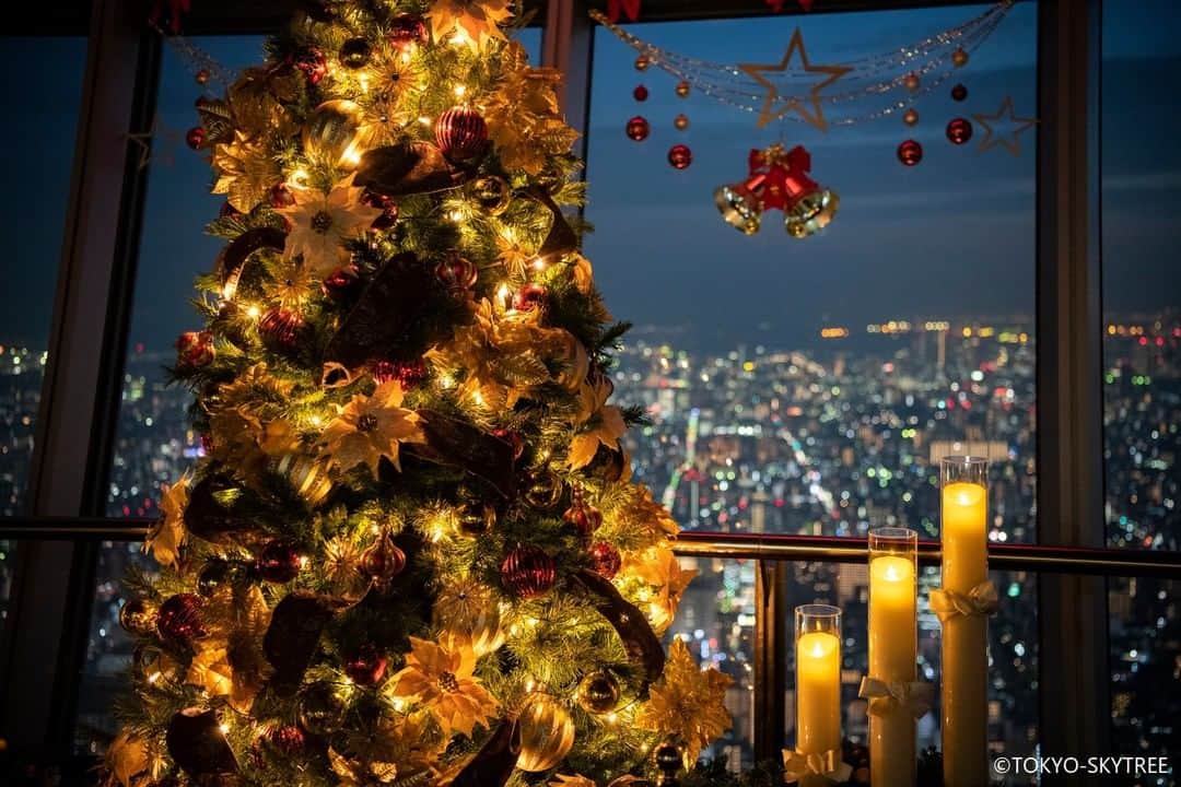 TOBU RAILWAY（東武鉄道）さんのインスタグラム写真 - (TOBU RAILWAY（東武鉄道）Instagram)「. . 🚩TOKYO SKYTREE - Tokyo . . [Visit TOKYO SKYTREE during the Christmas season!]  . This year is almost over and it`s about to break into the Christmas Season.  You can feel the arrival of Christmas at TOKYO SKYTREE, where Christmas ornaments have decorated the observatory since November 6 (Fri).  At night, the limited Christmas program will be shown at the "SKYTREE ROUND THEATER®," which uses the glass of the TEMBO DECK (Floor 350) windows as a huge screen.  November 6th (Fri.) -December 25th (Fri.), 2020 Screening time: 05:30 pm / 07:00 pm / 07:45 pm Please enjoy the TOKYO SKYTREE during the Christmas season. . . #visituslater #stayinspired #nexttripdestination . . . #tokyoskytree #asakusa #tokyotrip #tokyo_japan #tokyonight #japantrip #discoverjapan #travelgram #tobujapantrip #unknownjapan #jp_gallery #visitjapan #japan_of_insta #art_of_japan #instatravel #japan #instagood #travel_japan #exoloretheworld #ig_japan #explorejapan #travelinjapan #beautifuldestinations #japan_vacations #beautifuljapan #japanexperience #tokyo」12月2日 18時00分 - tobu_japan_trip