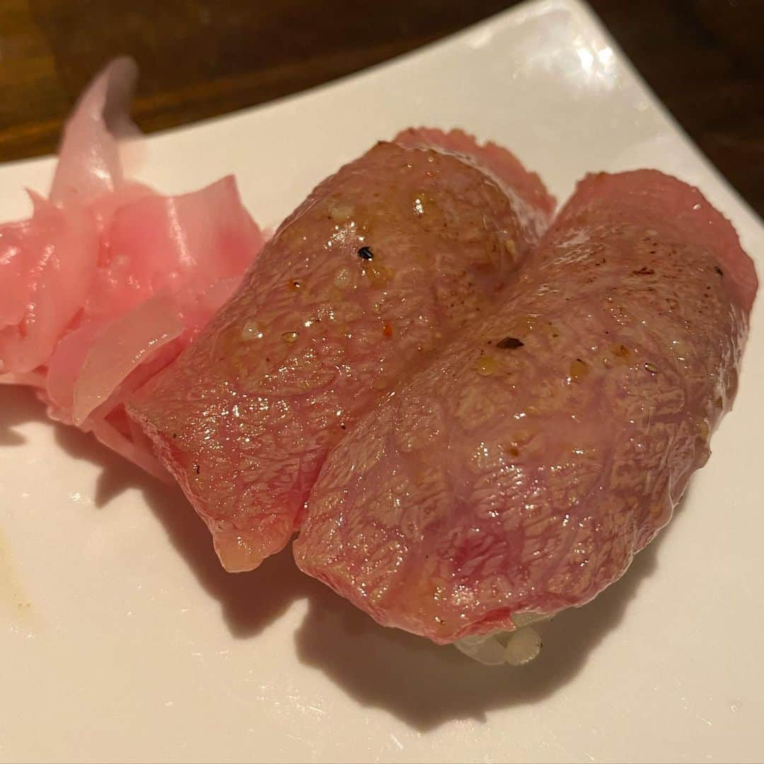 長澤メイさんのインスタグラム写真 - (長澤メイInstagram)「念願のひとしで食べた 石垣牛のお寿司が 本当においしかった〜🥺✨✨✨✨  とろけた🥲💕 #石垣島」12月2日 18時02分 - xxmeixx1208