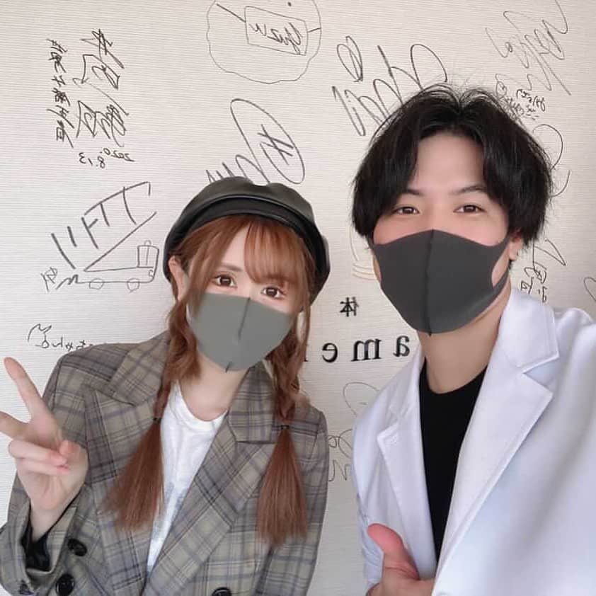 美容整体師川島さん。のインスタグラム：「インフルエンサーのみやめこさん！ @miyameko . 毎月メンテナンスにきてて いま４回目ぐらいかな☺️ . 側湾症もほとんど改善してあと少し👨‍⚕️ . #整体Filament #美容整体師川島 #整体 #美容 #小顔矯正」