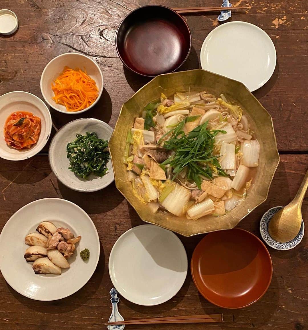 のインスタグラム：「うどんすき 人参と「ゆこう」という柑橘のマリネ ほうれん草とねぎのナムル #マイキムチ かぶは強めの火で表面を香ばしく焼き、中はレア気味に仕上げるのがすき #薬膳 #青山有紀 #青山有紀ごはん」