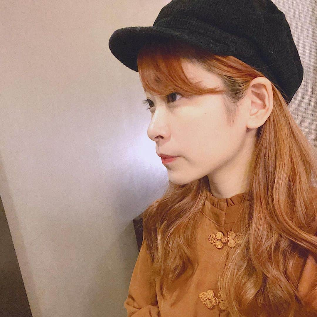 AMIさんのインスタグラム写真 - (AMIInstagram)「新しい帽子欲しい🧢 そろそろ染めねば！  #tenderlamp #orangehair #オレンジカラー #🍊」12月2日 18時24分 - amipom1007