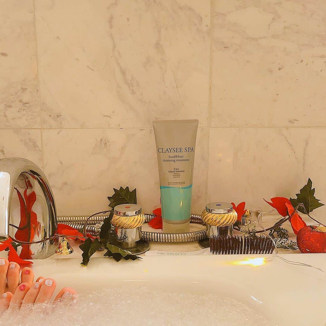今吉めぐみさんのインスタグラム写真 - (今吉めぐみInstagram)「#haircare﻿ ﻿ 芹 @serinaofficial に教えてもらった﻿ 3in1シャンプーの﻿ CLAYSEE SPA @clayseespa  がほんとーーーに良い😚🧡﻿ ﻿ ﻿ 2本目突入🐣🐥🤍﻿ ﻿ ﻿ これ、ダメっていう人、聞かないかも〜🙆‍♀️﻿ って芹言ってたくらい👍﻿ ﻿ 本当いいけん﻿ シャンプー選び悩んでる人にオススメ🎀✨﻿ ﻿ ﻿ #clayseespa#クリームシャンプー #頭皮ケアシャンプー #3in1 #おすすめシャンプー」12月2日 18時27分 - megu813