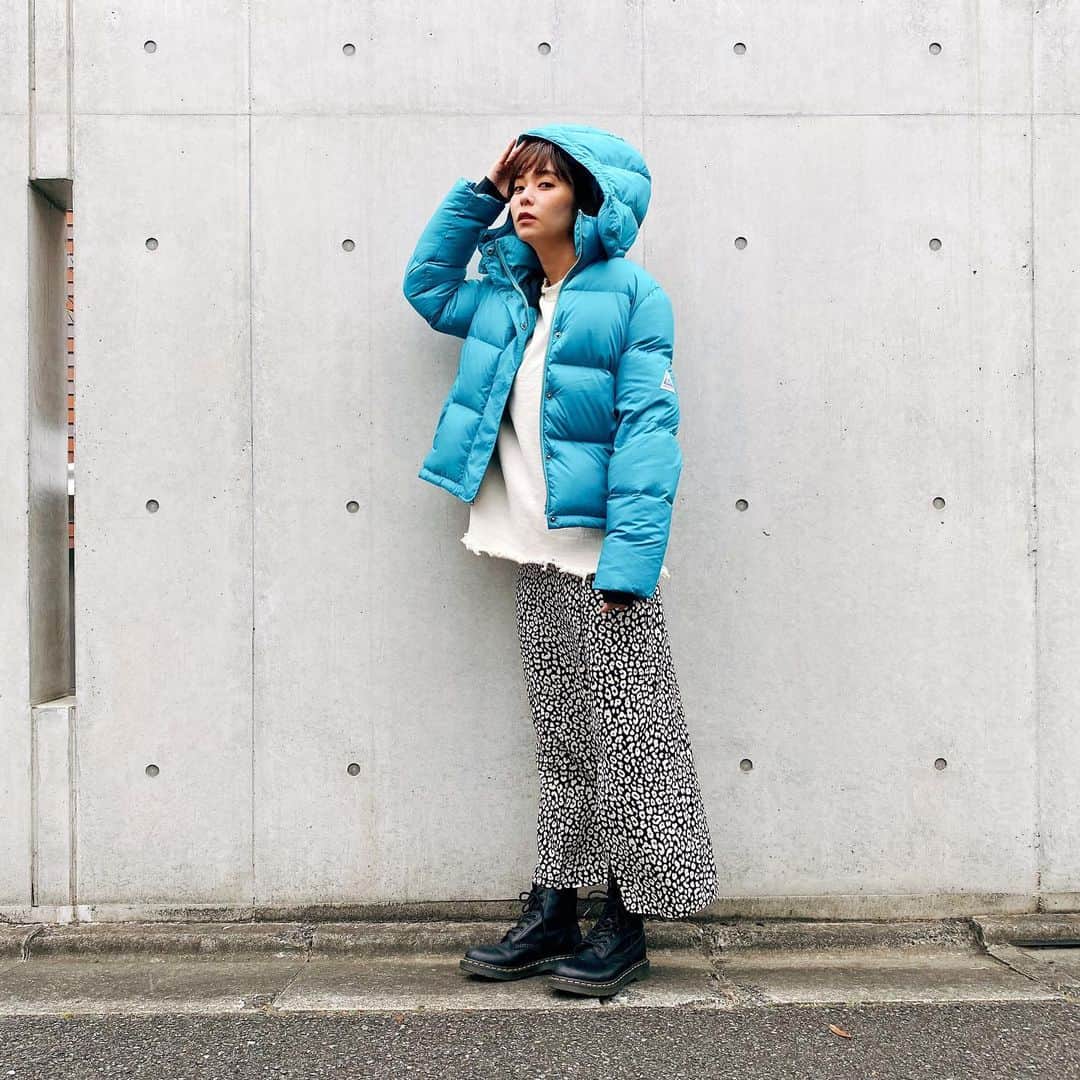依吹怜のインスタグラム：「寒さに震えた今日。。 展示会でオーダーしてたカラーダウンがやっと着れて嬉しい✌︎ あーキャンプにも着ていきたい。 今年もラスト1ヶ月。 体調管理、気をつけようね。」