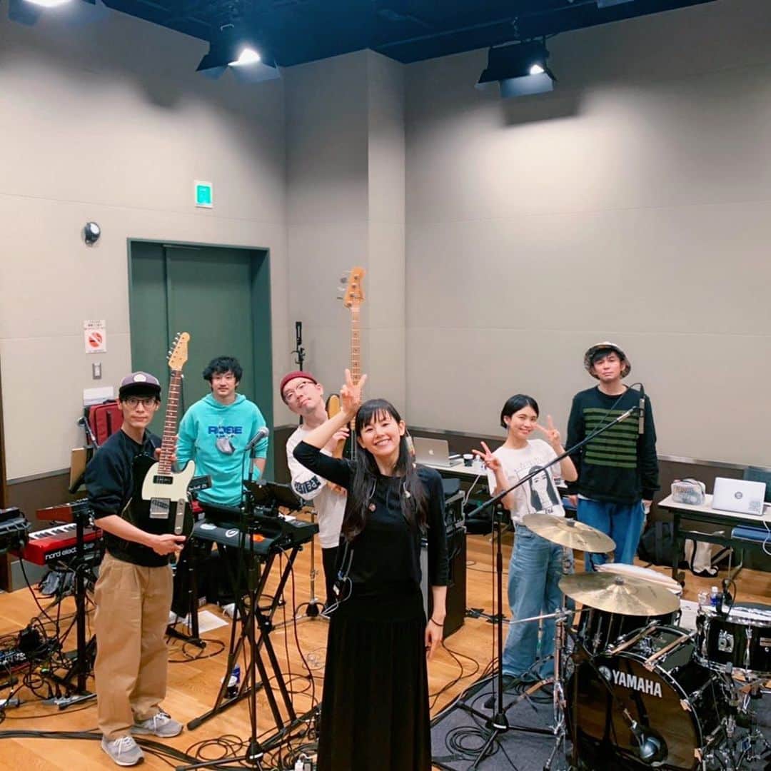 George のインスタグラム：「小西真奈美 “Cure” Online Live at Blue Note Tokyo  参加させて頂きました。 とても貴重な体験をありがとうございました！」