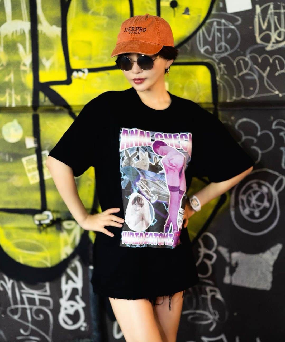 里美ゆりあのインスタグラム：「里美ゆりあオリジナルアパレル発売決定💗 今回はパロディーTシャツとキャップ😘 ビックリマン風シールもそれぞれ2種類付いてきます😊  Tシャツは自分が好きなものがたくさん詰まってます💗  Tシャツもキャップもユニセックスで 楽しんでね🤩  ご予約はプロフィールに載ってるURLから入ってください🙌  #オリジナル #オリジナルtシャツ  #キャップ女子  #キャップコーデ  #cap  #里美ゆりあ」