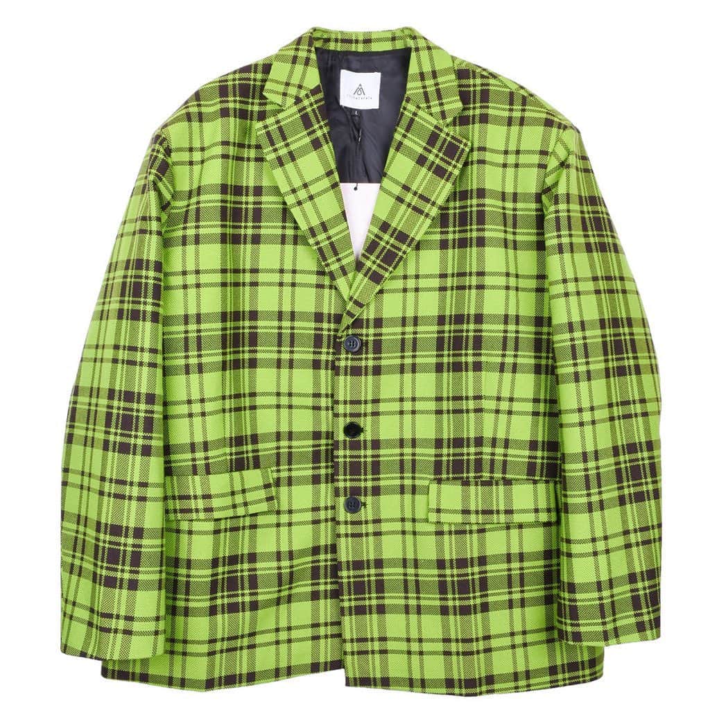 CANDYのインスタグラム：「@kadakada_official  Plaid suit/Green SIZE:M,L  #entlanse #yoikadakada」