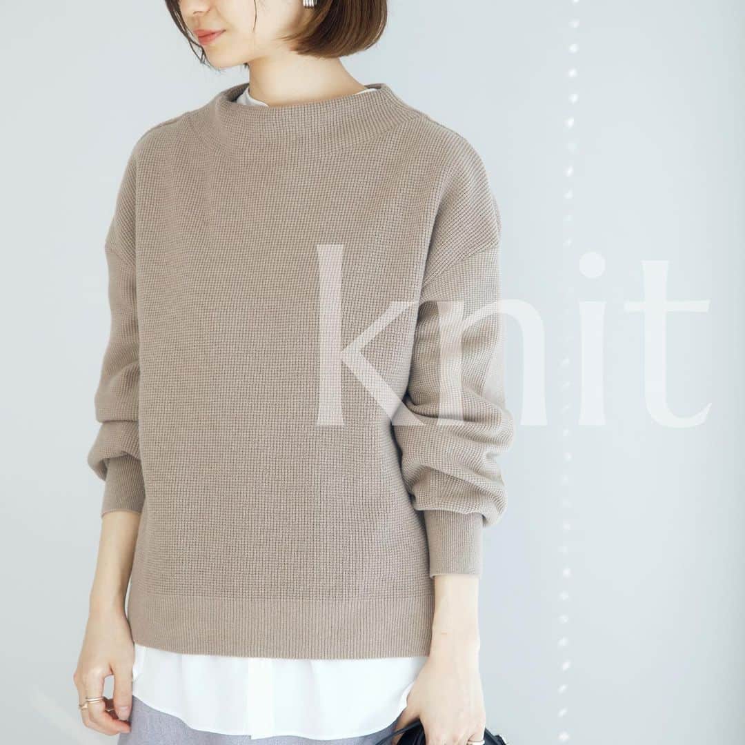 INDIVIのインスタグラム：「- knit style -﻿ ﻿ ﻿  新たな新色が入荷しました！！﻿ ﻿ カシミヤの繊細で優しい風合いが特徴のハイネックニット。﻿ 程よいネックの高さが抜け感を演出してくれます。﻿ 新たに054タバコブラウンのカラーが入荷しました！﻿ コーディネートしやすく上品な雰囲気に仕上がるカラーです。﻿ ぜひチェックしてみてください！﻿ ﻿ ﻿ ✴︎knit.¥14,850(税込)﻿ ✴︎no.127-19446﻿ ﻿ ✴︎skirt.¥17,050(税込)﻿ ✴︎no.127-79113﻿ ﻿ ﻿ #INDIVI﻿ #インディヴィ」