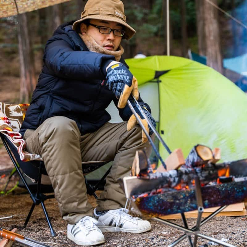 キャンプ情報サイト［ランタン］さんのインスタグラム写真 - (キャンプ情報サイト［ランタン］Instagram)「CAMP SMILE STYLE ／ DDハンモックのタープで作るプライベート空間 ＼ いろんなキャンパーのキャンプスタイルを現地取材と一般キャンパーからの投稿で数多く掲載してます。 . . 詳しくは @lantern.camp webサイトをご覧ください . . #camp #camping #outdoor #travel #trip #lantern_smile #nature #キャンプ #キャンプ用品 #キャンプギア #アウトドア #テント #自然 #旅行 #キャンプ初心者  #キャンプ好きな人と繋がりたい #camper #外遊び #LANTERN #キャンプレイアウト #秋キャンプ #かぶとの森テラス #ソロキャンプ #ソロキャン #DDタープ #DDハンモック #グリップスワニー #焚き火 #ブッシュクラフト #冬キャンプ」12月2日 18時36分 - lantern.camp