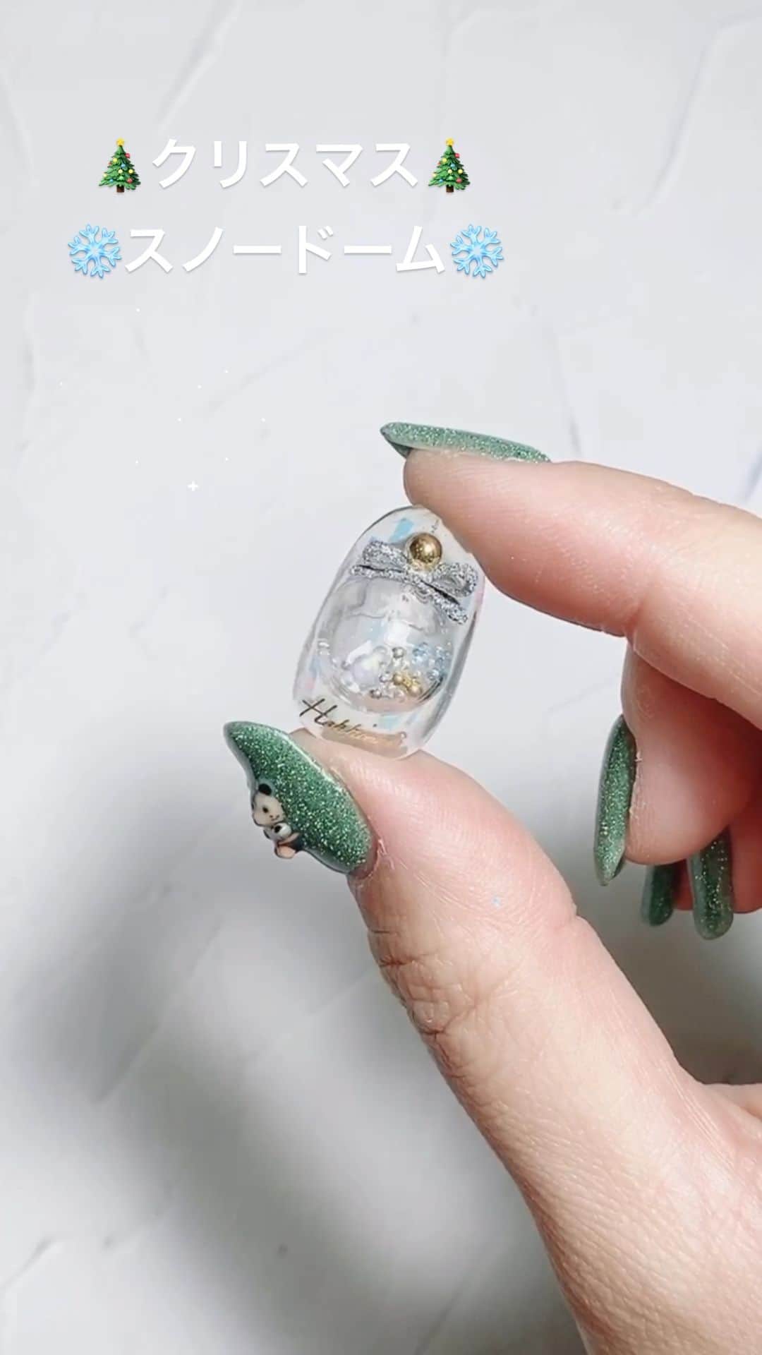 なかやまちえこのインスタグラム：「クリスマススノードーム🎄❄️⠀ ⠀ #nail #nails #nailart #ネイル #美甲 #ネイルアート  #japanesenailart #manucure #japanesenails #manicurist #gelnails #أظافر #네일아트 #미용 #vẽmóng #ngườiđẹp  #เพ้นท์เล็บ #искусствоногтя #artedeuñas #เพ้นท์เล็บเจล #ジェルネイルデザイン #ネイルデザイン #senikuku #nagelkunst #スノードーム #スノードームネイル #snowdome」