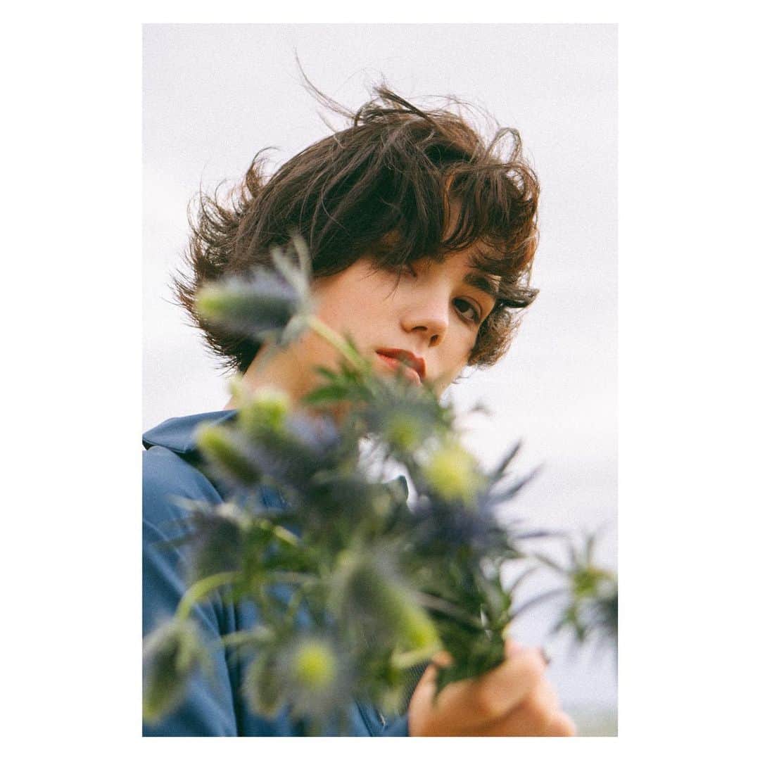のインスタグラム：「溜まった作品をUpしていきます😌📸  Model: @kitcat0216  Hair: @seitaroken  Make: @alqyme  Photo: @hikarunosuke  Shop: @sweetroomofficial   #ポートレート#モデル#ファッション#ヘアスタイル#ヘアサロン#海#湘南#藤沢#ヘアサロン#コーデ#ヘアカラー#lala__hair#model#portraitphotography#hairstyle#一眼レフ#canon#キヤノン」