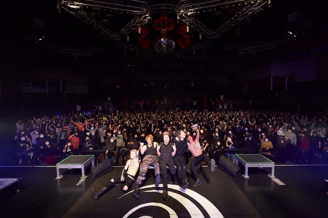 Crossfaithさんのインスタグラム写真 - (CrossfaithInstagram)「「JAPAN TOUR 2020 - SYNTHESIS -」東京公演ありがとうございました！  12/6(日)大阪公演のチケットも残りわずか！　 お見逃しなく！  ぴあ: https://t.pia.jp/pia/artist/artists.do?artistsCd=83060040 e+: https://eplus.jp/sf/word/0000038168 ローソンチケット: https://l-tike.com/concert/mevent/?mid=350400  Photo by @ysz.photo」12月2日 19時02分 - crossfaithjapan