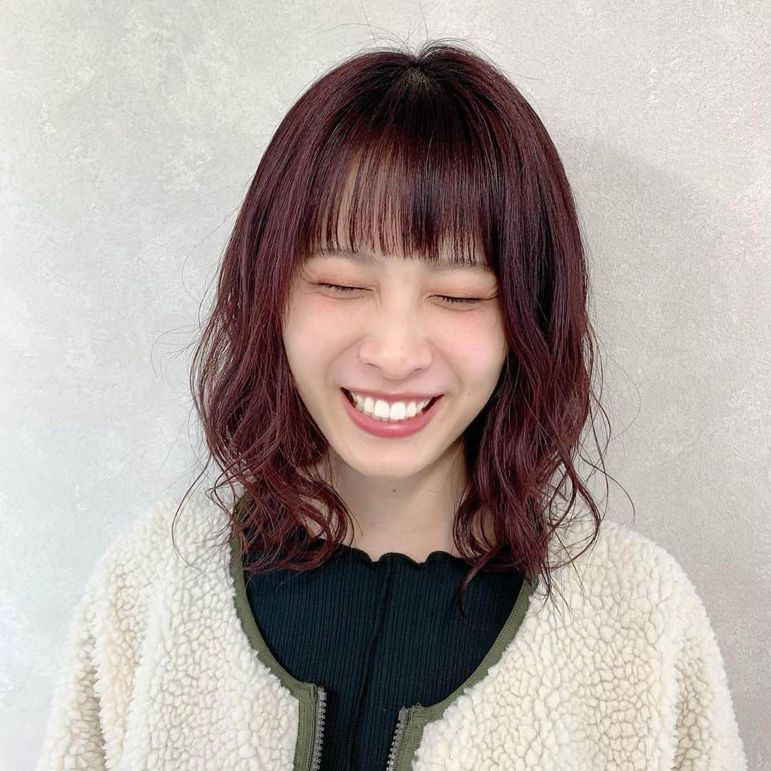 岡野綾夏さんのインスタグラム写真 - (岡野綾夏Instagram)「#ラベンダーピンク #ヘアカラー #チェンジ . 光の加減で、 すごく赤っぽく見える。 深みがあって、冬らしくて好き♥️ . #福岡 #美容室 #博多 #ニューオープン」12月2日 19時06分 - ayaka.o531