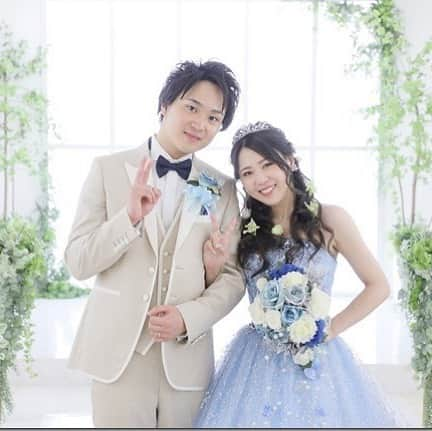 ブライダル グランシア須賀川《福島県須賀川市：結婚式場》のインスタグラム：「*･゜ﾟ･*:.｡..｡.:*･･*:.｡. .｡.:*･゜  オフショット📷  カメラに向かって【はいチーズ】 ダブルピース✌️で幸せいっぱい💕  ☆。・。・。・。・。・。・。・。・。・☆﻿ 🌿須賀川の結婚式場 　【グランシア須賀川】 🌿﻿住所　福島県須賀川市池上町７４﻿ 🌿TEL　0248-75-1166🌿﻿FAX　0248-76-0484﻿🌿mail　info@grancia.jp﻿ 🌿公式HPでは最新情報を日々更新中♪﻿www.grancia.jp  🌿LINE公式アカウントも登場！ お得な情報を受け取るには、以下のリンクから友だち追加してください◎ https://lin.ee/1cChnUR  🌿フェアのご予約は、公式ホームページから、または公式LINE、お電話からも受付中♡  ☆。・。・。・。・。・。・。・。・。・☆﻿ ﻿ #須賀川の結婚式場 #須賀川結婚式 #グランシア須賀川 #グランシア #オリジナルウェディング #wedding #happy #プレ花嫁 #プレ花婿 #貸切 #結婚式 #ブライダル #オシャレ #人気式場 #幸せ結婚式 #ナチュラル #japan #sukagawa #フォトウェディング #緑 #青空 #オフショット　#ダブルピース」