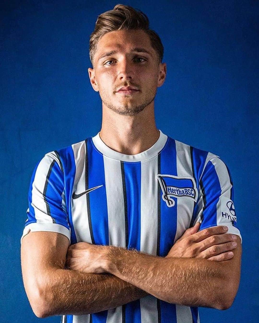 ニクラス・シュタルクのインスタグラム：「🔵⚪️ #HaHoHe」