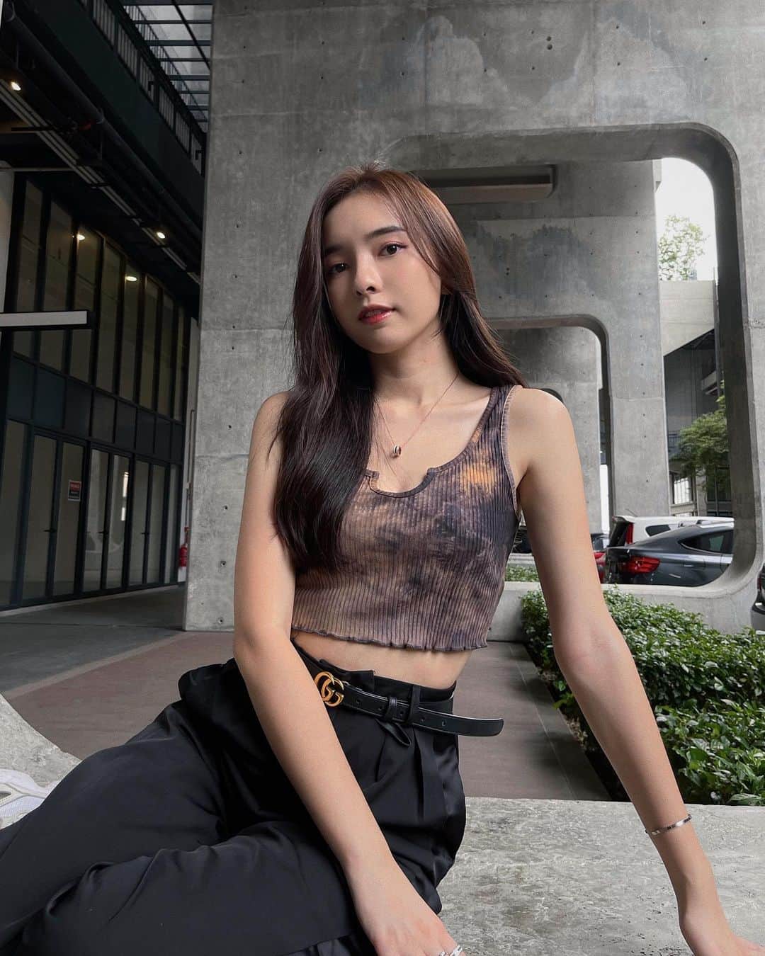 STEPHY YIWENのインスタグラム：「擺個pose倒是沒問題的  只是動作比較慢而已🤪」