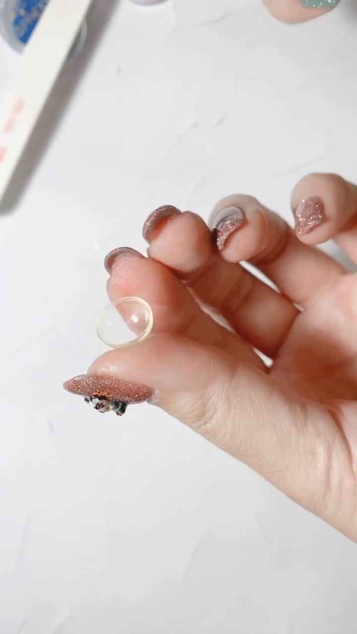 なかやまちえこのインスタグラム：「冬のスノードームを作ります。⠀ ⠀ ①はドーム部分を作ります❄️⠀⠀ ⠀ Make a winter snow globe.⠀ ⠀  ① makes the dome part ❄️⠀ ⠀ PREGEL・Betty gel・きまぐれキャット・PREANFA・PREXY商品は、⠀ ⠀ ネイリストの方は↓ ⠀ プリモール @nail_premall ⠀ http://gelnailshop.com/ ⠀ ⠀ キャンディポケット @candypocket_official ⠀ http://www.beautysupport.jp/sm/script_main/shoptop.php⠀ ⠀ セルフの方は↓ ⠀ ジョイアート ⠀ http://joyart.biz/ ⠀ ⠀ にて購入頂けます☺️⠀ ⠀ #nail #nails #nailart #ネイル #美甲 #ネイルアート  #japanesenailart #manucure #japanesenails #manicurist #gelnails #أظافر #네일아트 #미용 #vẽmóng #ngườiđẹp  #เพ้นท์เล็บ #искусствоногтя #artedeuñas #เพ้นท์เล็บเจล #ジェルネイルデザイン #ネイルデザイン #senikuku #nagelkunst #スノードーム #snowdome」