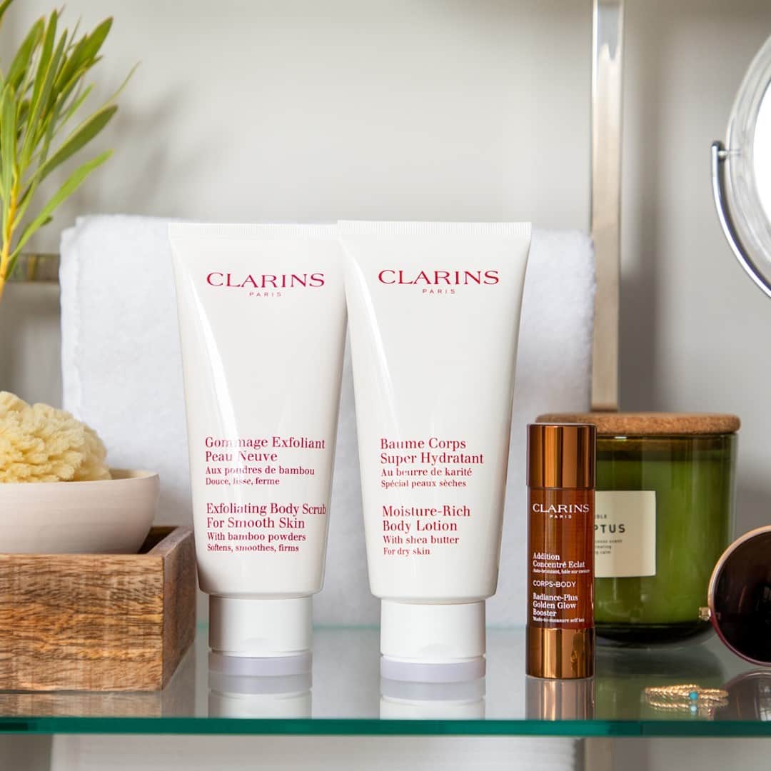 ClarinsUKさんのインスタグラム写真 - (ClarinsUKInstagram)「Get your glow on this festive season ✨  Your ultimate recipe for perfectly sun-kissed skin:  1. Exfoliating Body Scrub 2. Moisture-Rich Body Lotion 3. Radiance-Plus Golden Glow Booster for Body  #Clarins #SelfTan #BodyCare」12月2日 19時30分 - clarinsuk