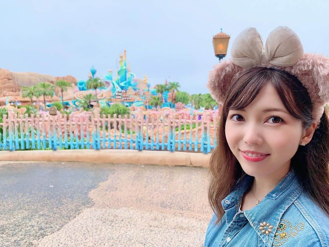 川又智菜美さんのインスタグラム写真 - (川又智菜美Instagram)「⭐️Disney Sea⭐️﻿ ﻿ #思い出振り返り﻿ ﻿ #マーメイドラグーン の色合いって﻿ ほんとうに可愛いですよね🧜‍♀️﻿ ﻿ 寒くなってくると暖かい日々が恋しくなり…﻿ あぁ、暑い日に海に飛び込みたいなぁ﻿ なんて考えてしまいます😂﻿ ﻿ Under the sea...﻿ 自由に泳げたらどんな世界なんだろう🤭﻿ ﻿ #disney #disneysea﻿」12月2日 19時38分 - chinami_k0204