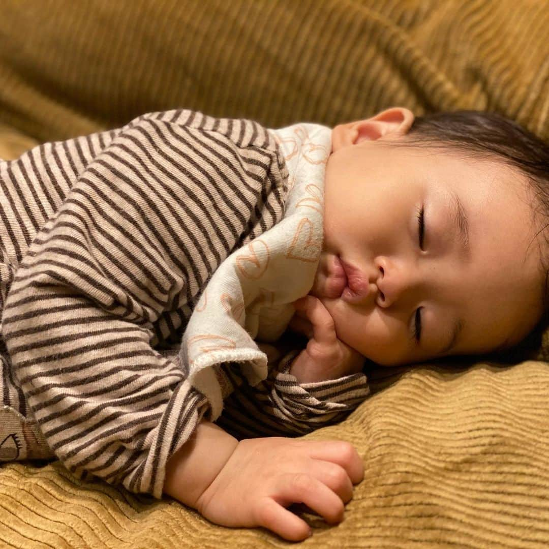 藤本美貴さんのインスタグラム写真 - (藤本美貴Instagram)「天使の寝顔♡  何この口〜♡ 食べちゃいたい♡」12月2日 19時39分 - mikittyfujimoto